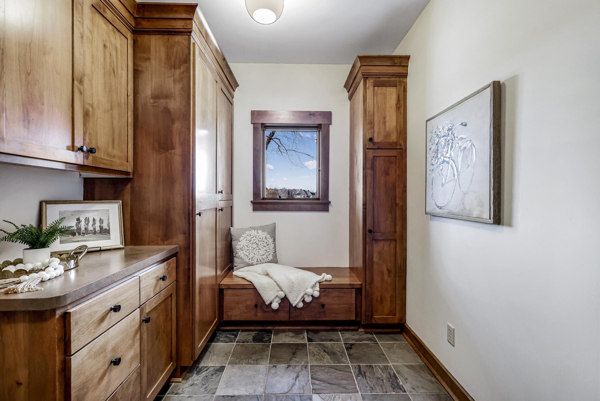 Built-in bench & fresh paint throughout.