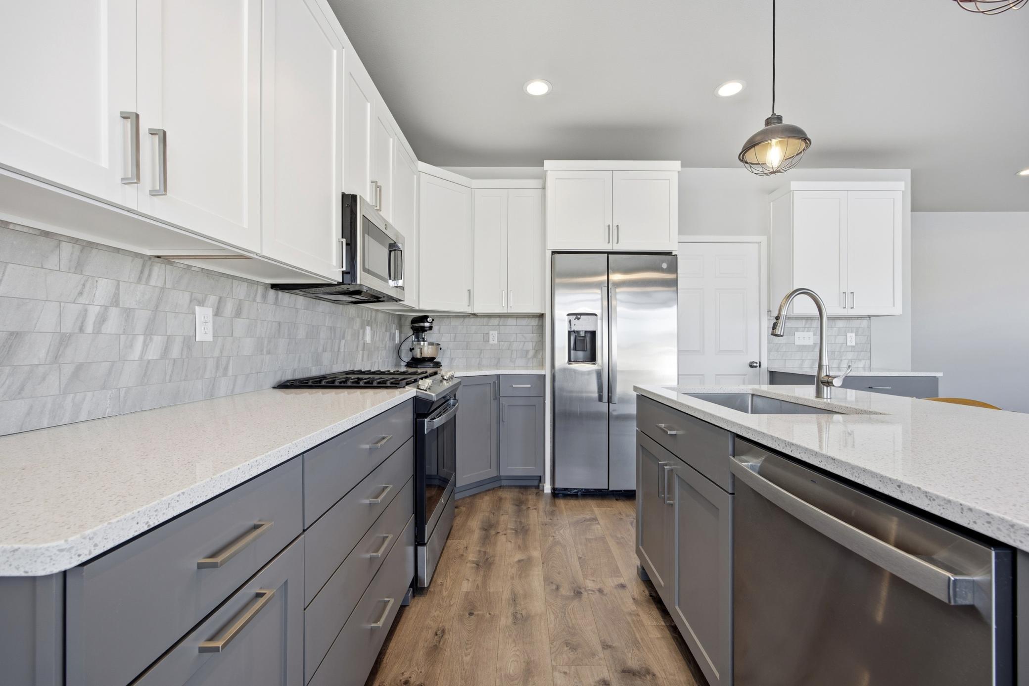 Kitchen (View 2)