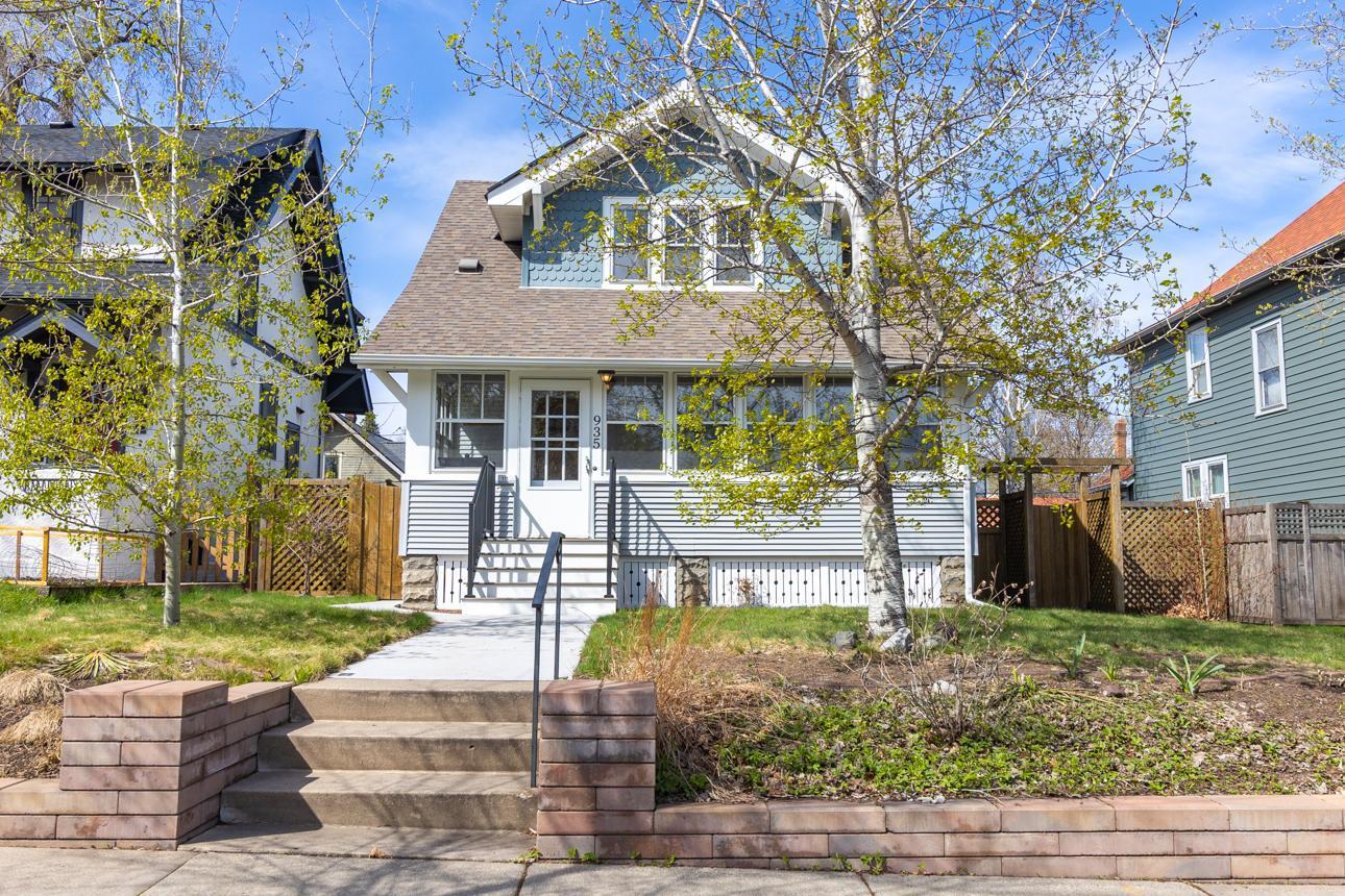 Welcome Home! 935 Saint Clair