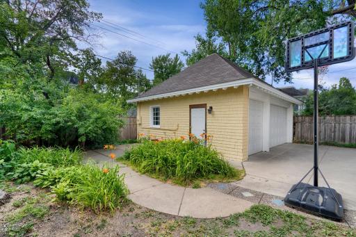 1912 Irving Avenue S, Minneapolis, MN 55403