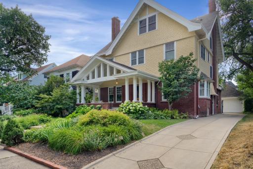 1912 Irving Avenue S, Minneapolis, MN 55403