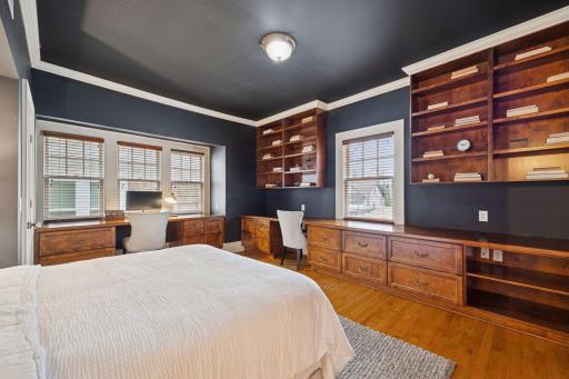 Stunning office space that can be doubled as a bedroom