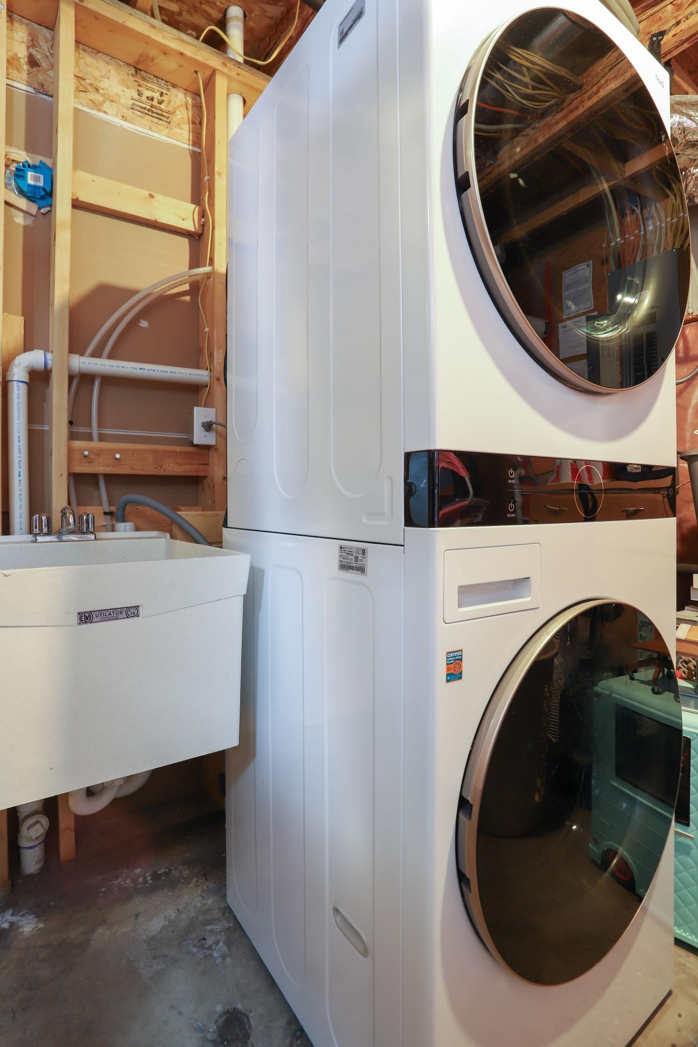 Washer dryer included.jpg