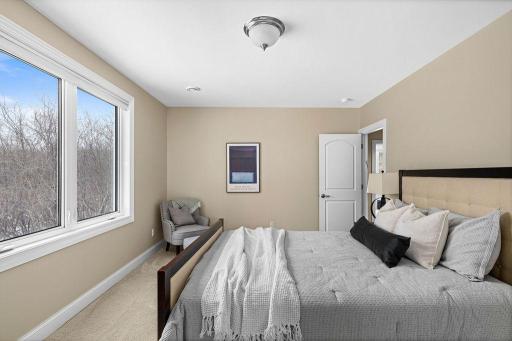 560 Marshall Street, Duluth, MN 55803