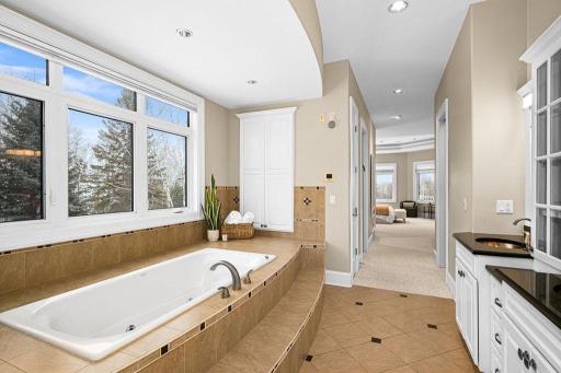 560 Marshall Street, Duluth, MN 55803
