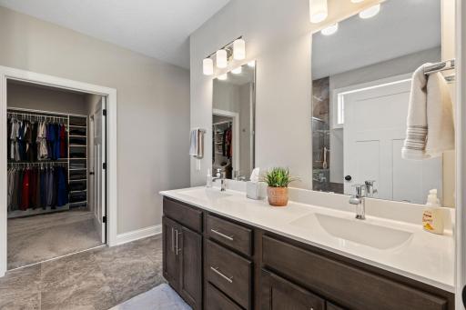 Direct access to the spacious walk-in closet