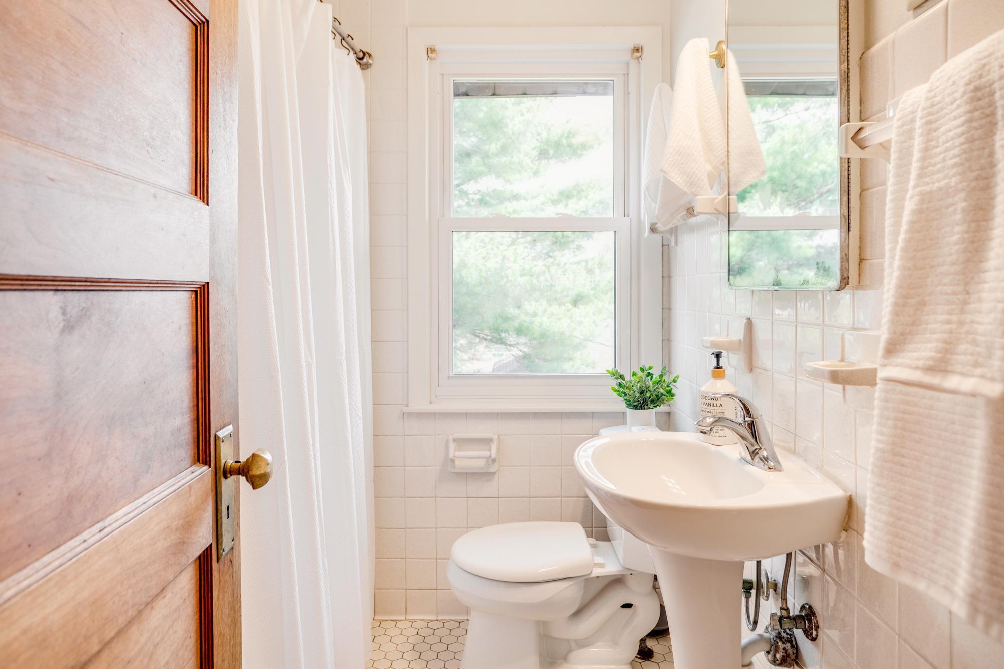 Full bath on upper level