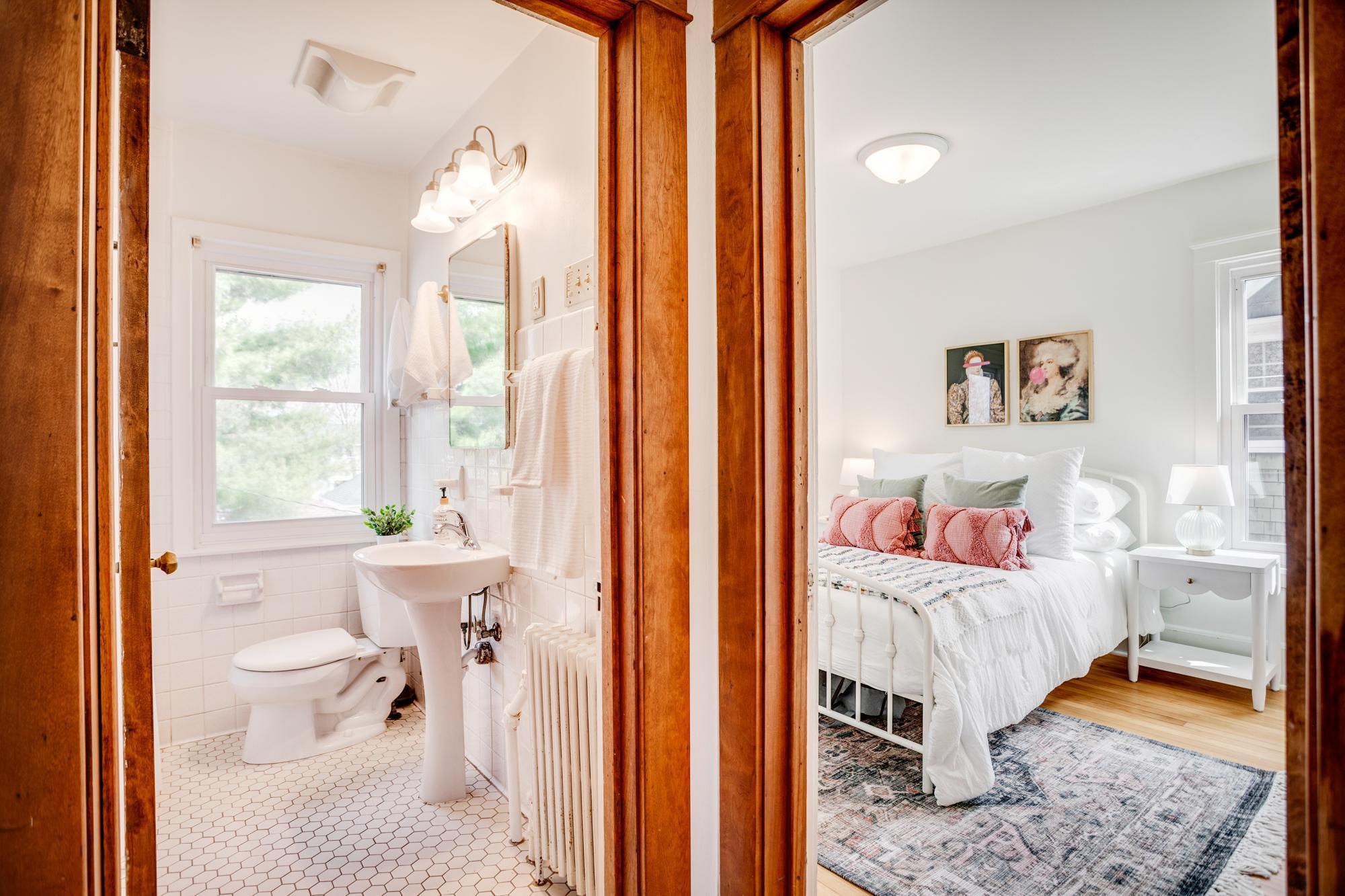 Full bath on upper level