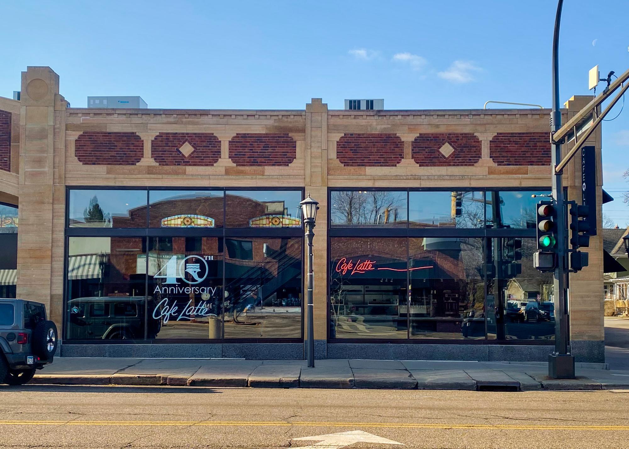 Steps away from all that Grand Avenue has to offer, including Cafe Latte, Red Rabbit, Bread & Chocolate, The Lexington, yoga, shopping, grocery and more