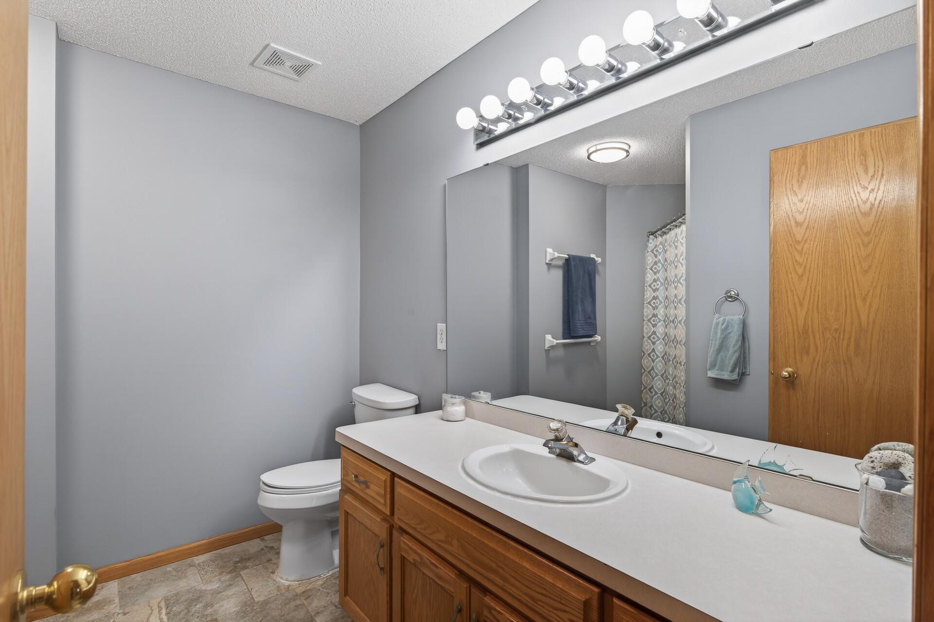 Upstairs full bathroom