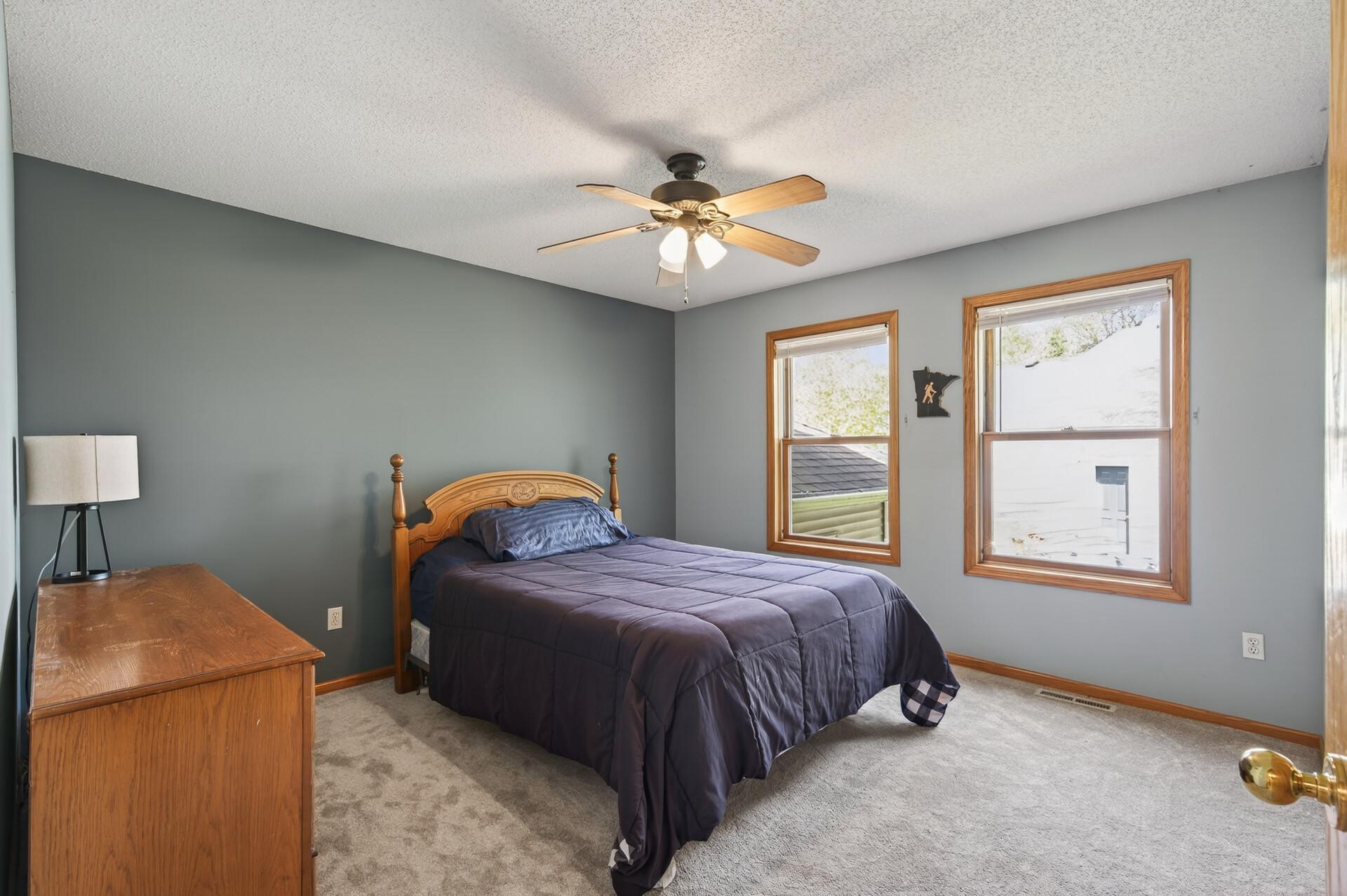 Spacious bedrooms, new carpet