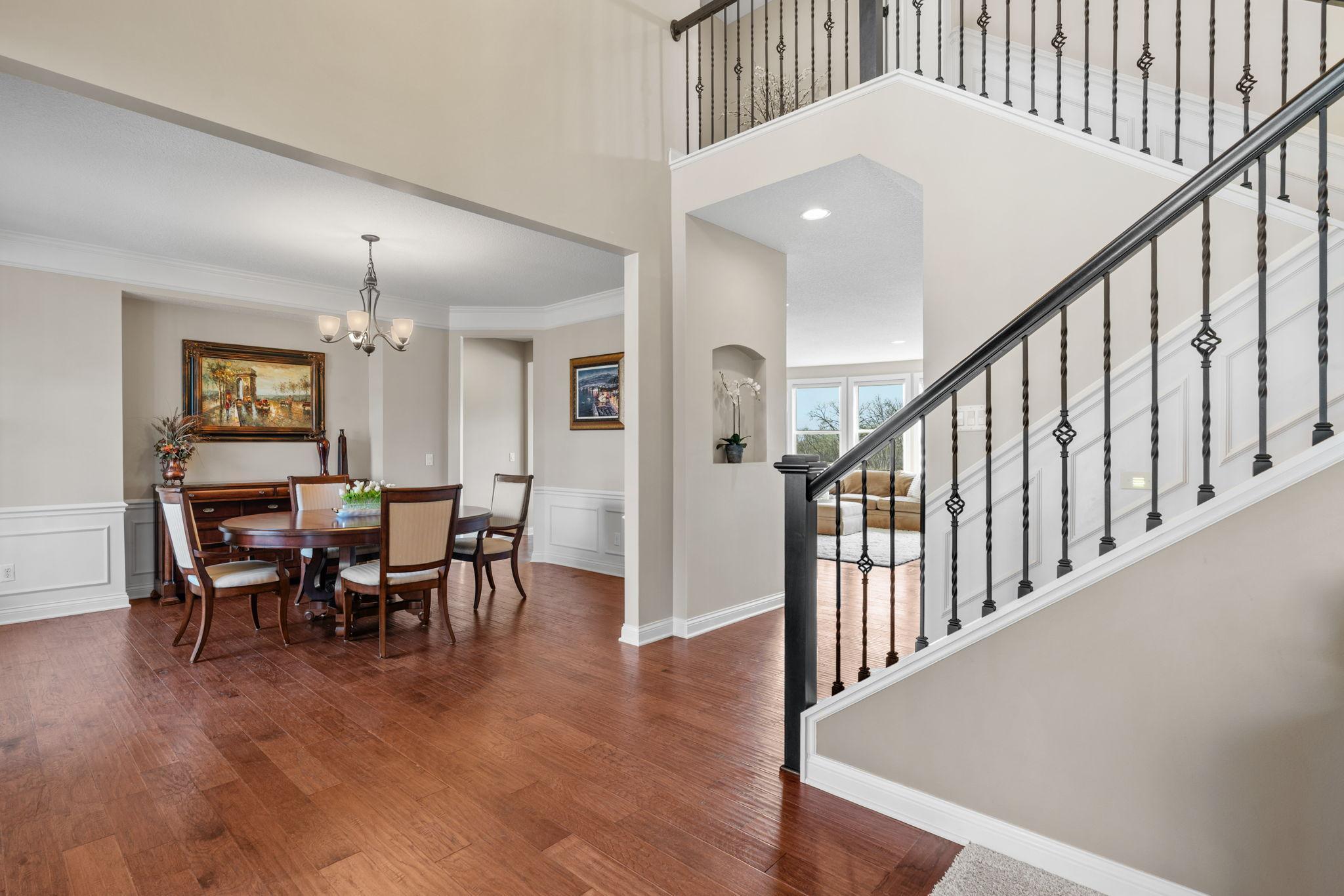 ML w/ Family Room & Formal Dining Room