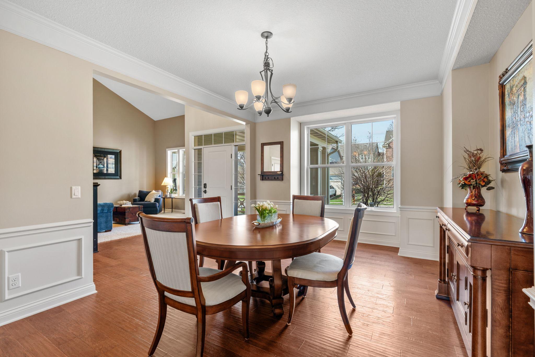 ML w/ Family Room & Formal Dining Room