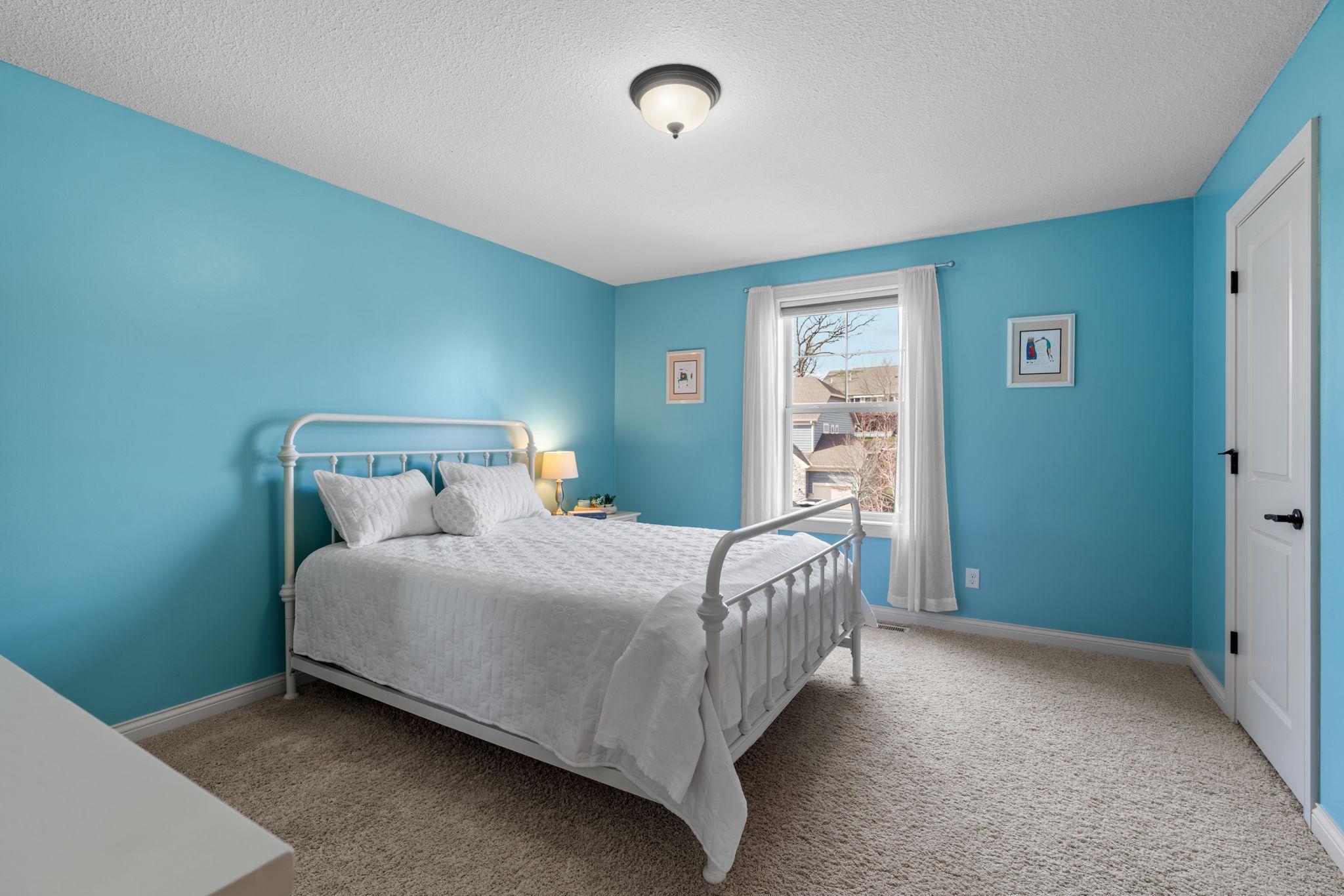 UL w/ 4 Beds & 3 Baths