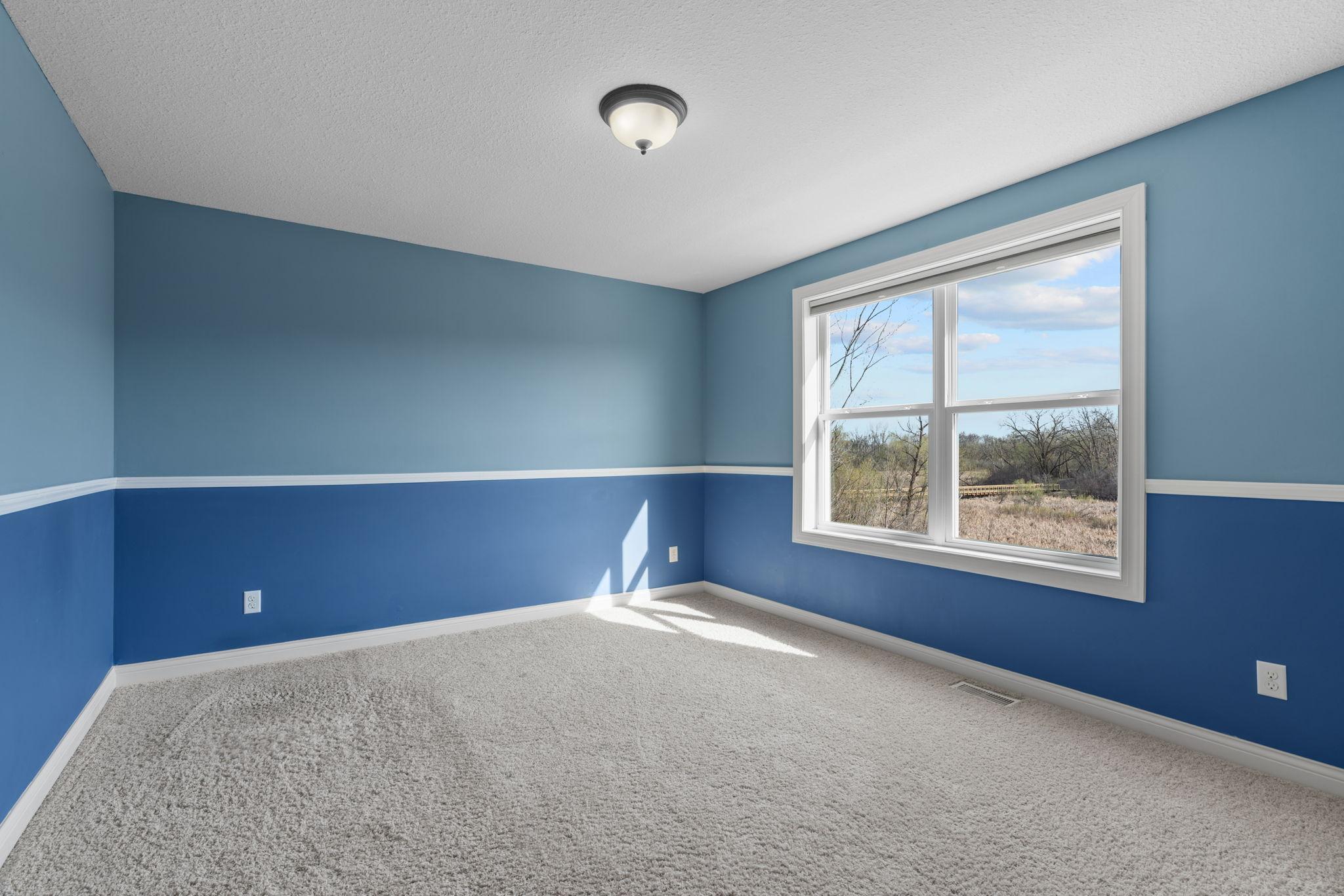 UL w/ 4 Beds & 3 Baths