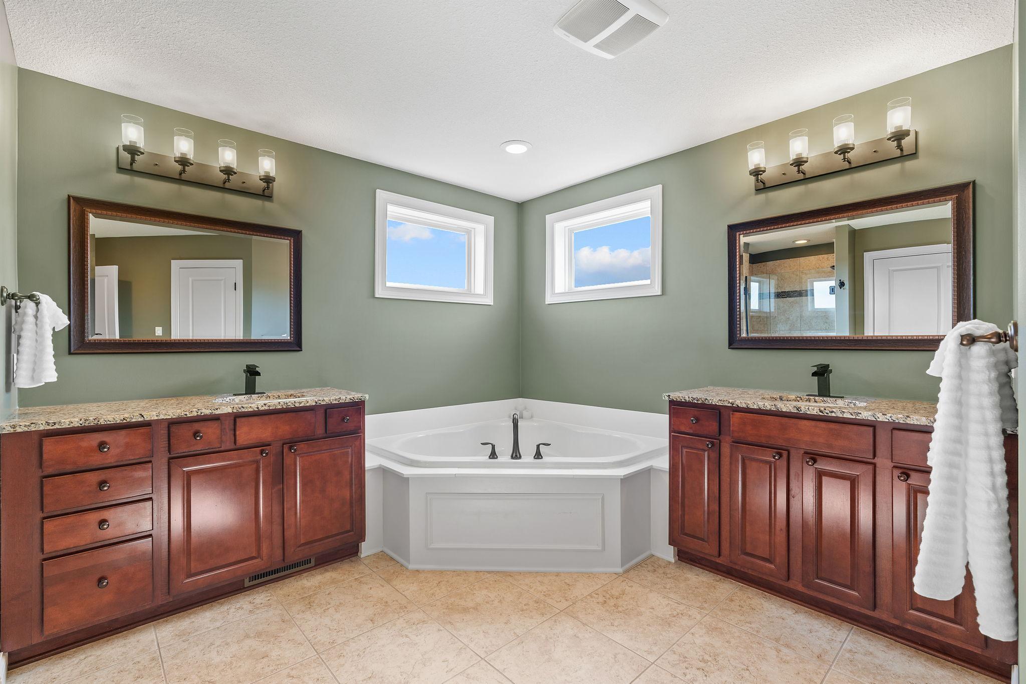 87-web-or-mls-14905 59th Ave N-87.jpg