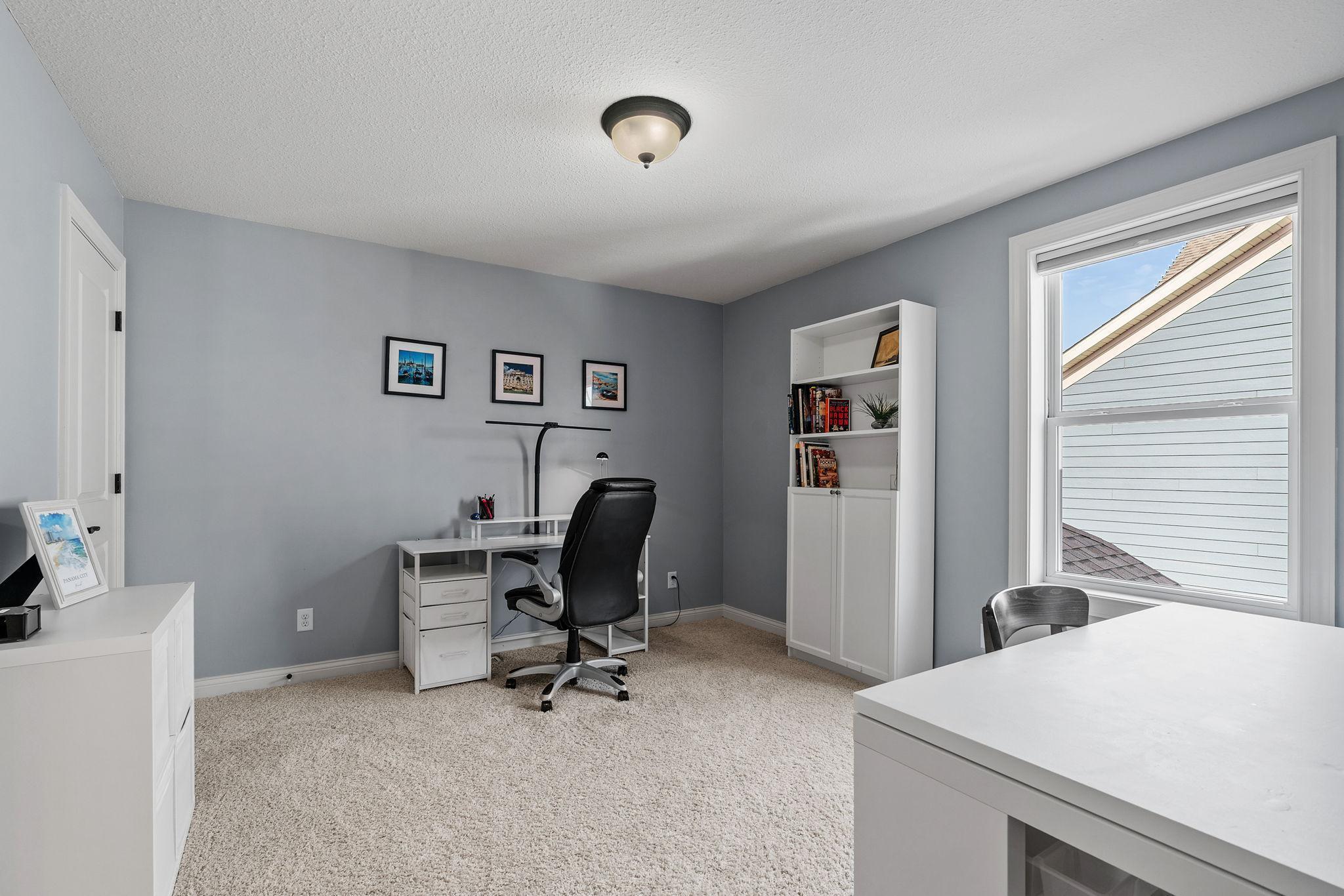 UL w/ 4 Beds & 3 Baths