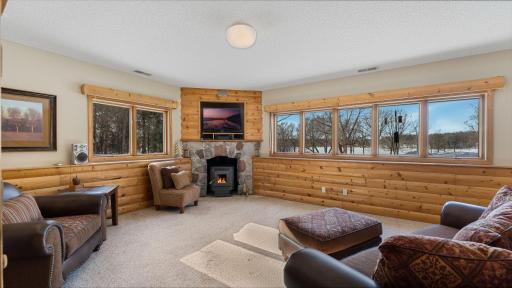 Again with the excellent window placement, calming color pallet and great natural light.
