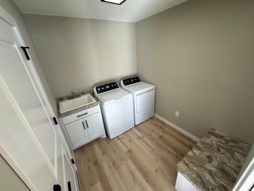 Garage Entry/Laundry