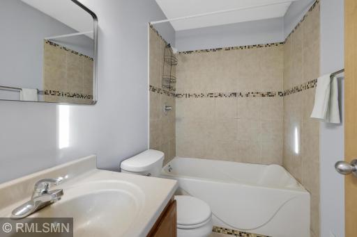 En suite primary full bath