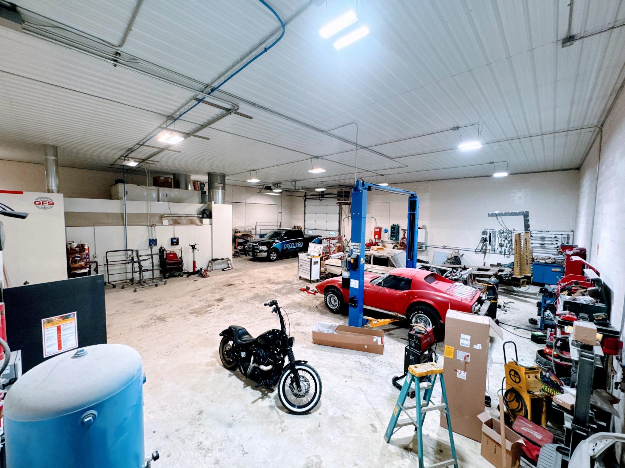 Overview of the shop.