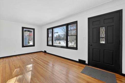 07_7818_W_River_Rd_Minneapolis_MN_55444-Foyer-1V5A2062.jpg