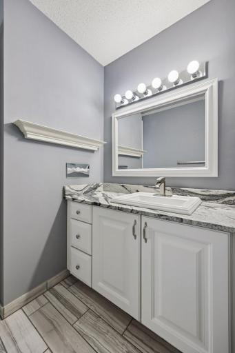 6075 Lincoln Drive, 305, Minneapolis, MN 55436