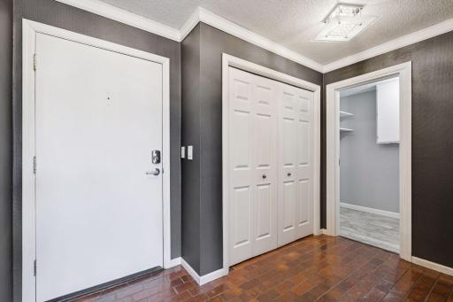 6075 Lincoln Drive, 305, Minneapolis, MN 55436
