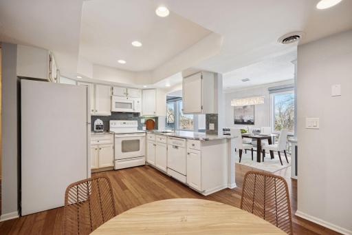 6075 Lincoln Drive, 305, Minneapolis, MN 55436