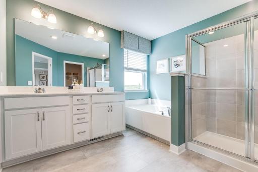 This luxury 5-piece bathroom ensuite makes getting ready in the mornings a breeze and relaxing at night enjoyable.