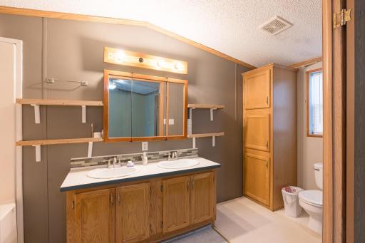 Ensuite Double Sink and Linen Storage