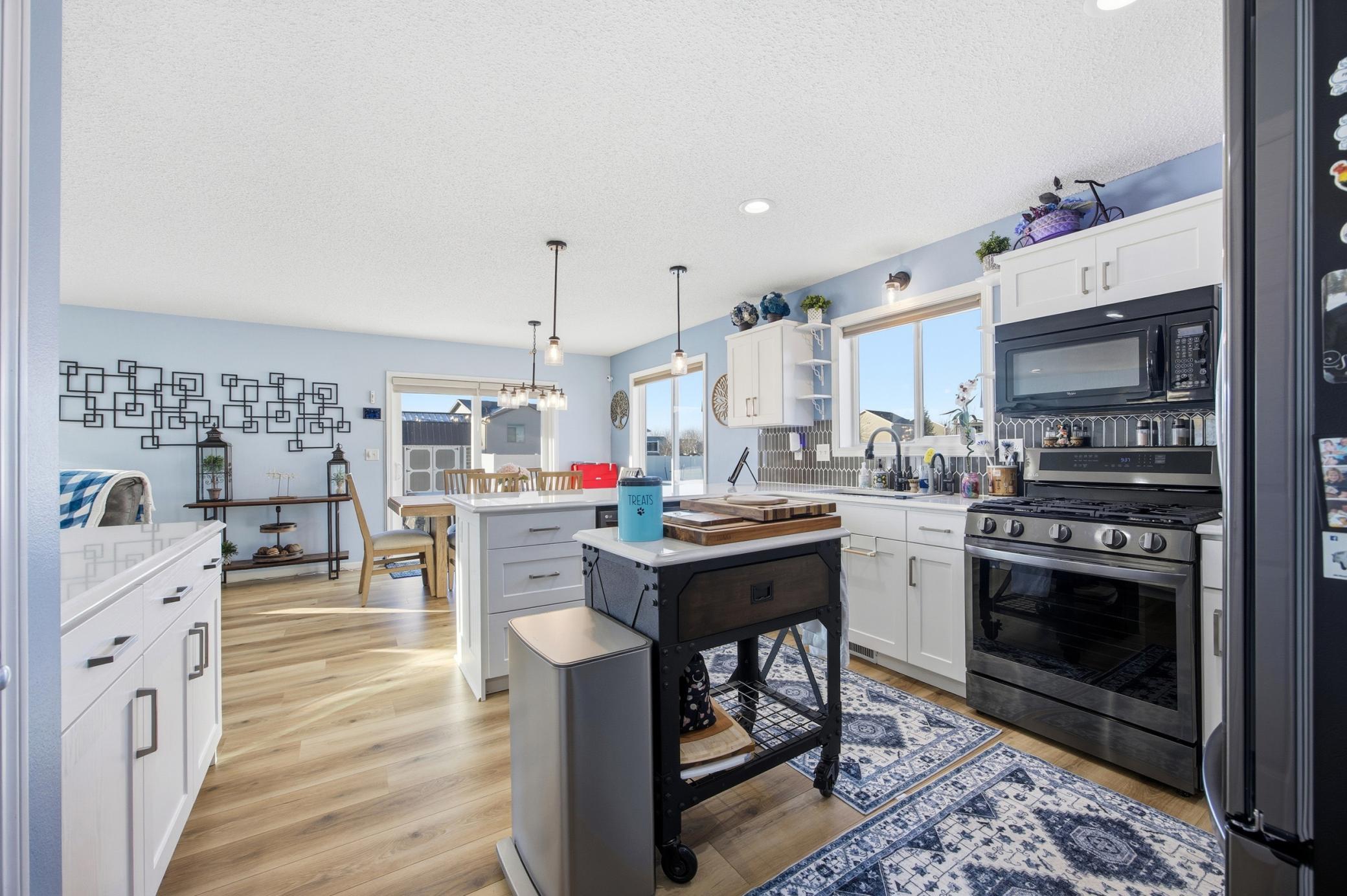 Kitchen - Lots of counter space