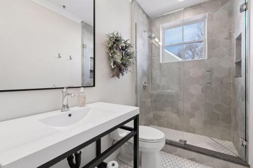 6112 Kellogg Avenue, 100, Minneapolis, MN 55424