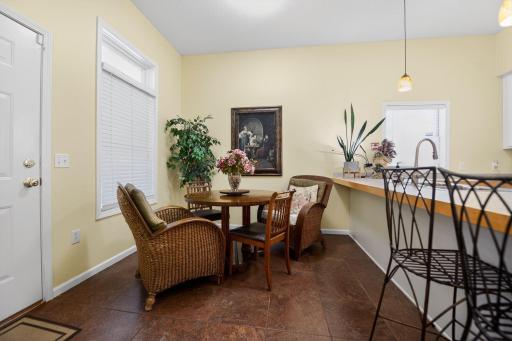 33_2433_Columbus_Ct_Minneapolis_MN_55404-Dining_room-DSC_5365.jpg