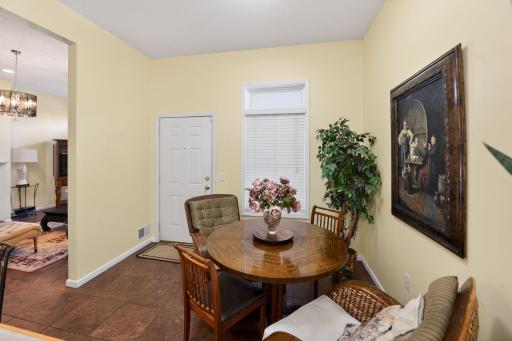 32_2433_Columbus_Ct_Minneapolis_MN_55404-Dining_room-DSC_5374.jpg