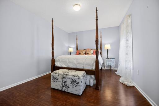 35_2433_Columbus_Ct_Minneapolis_MN_55404-Bedroom-DSC_5428.jpg