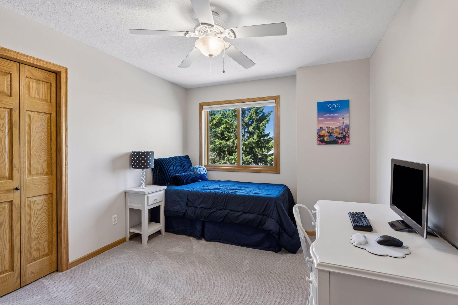 Second upper level bedroom