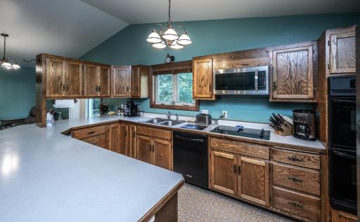 20755 Ahern Blvd Farmington MN-large-020-014-Kitchen-1500x931-72dpi.jpg