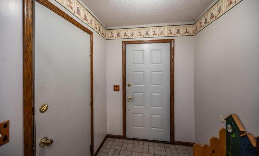 20755 Ahern Blvd Farmington MN-large-014-011-Entryway-1500x906-72dpi.jpg