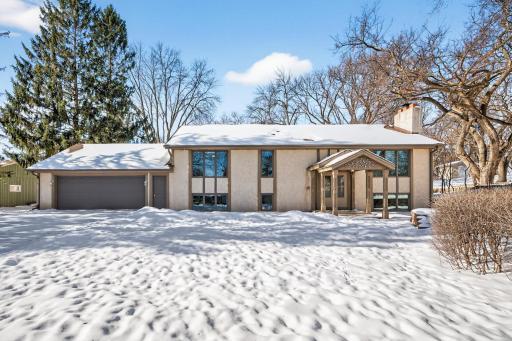 4134 Red Oak Ridge, Minnetonka, MN 55345