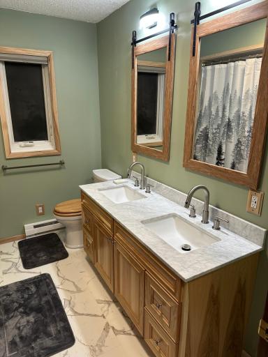 7728 bathroom 2.jpeg