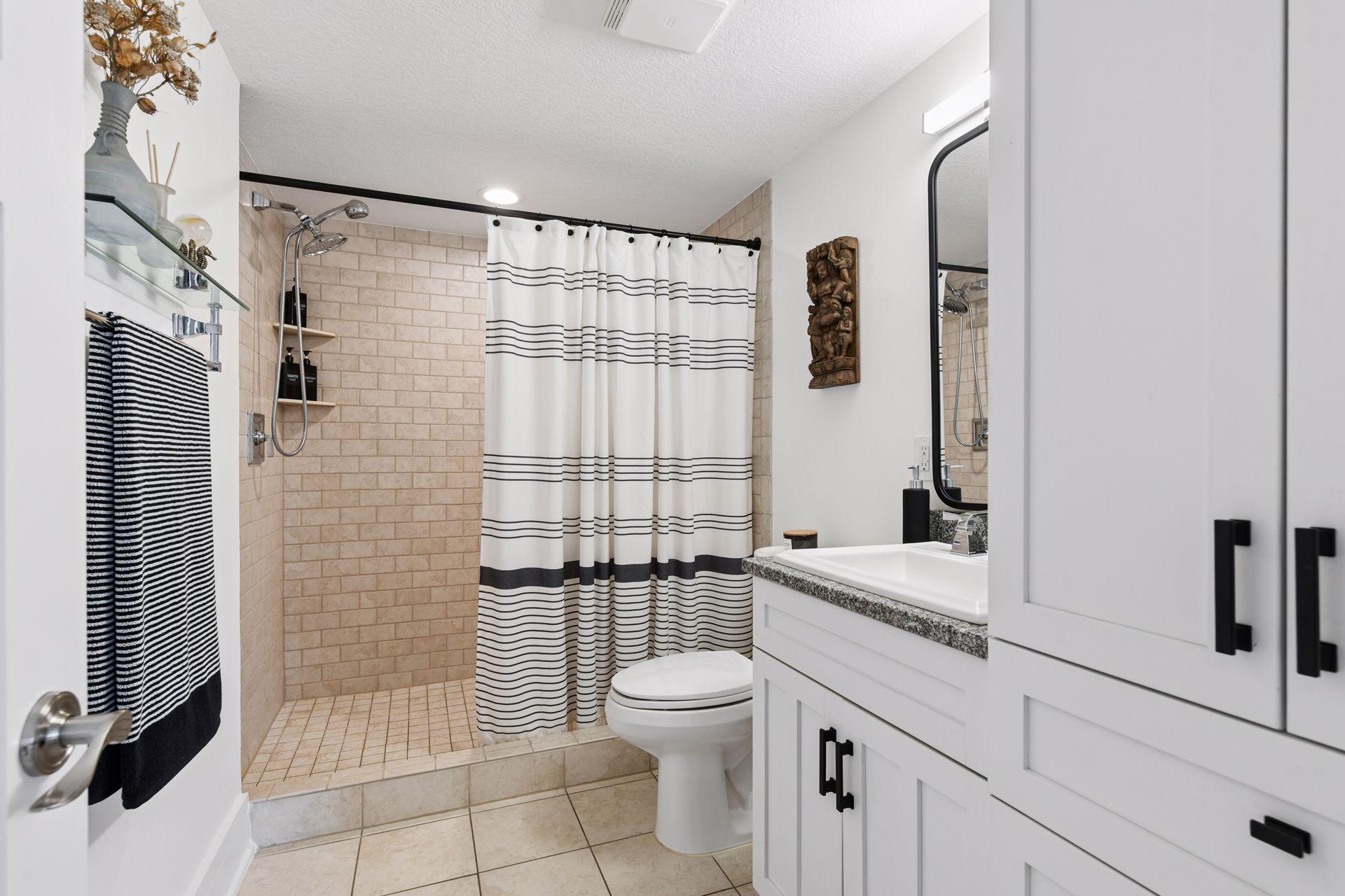 Main level bathroom with tiled walk-in shower