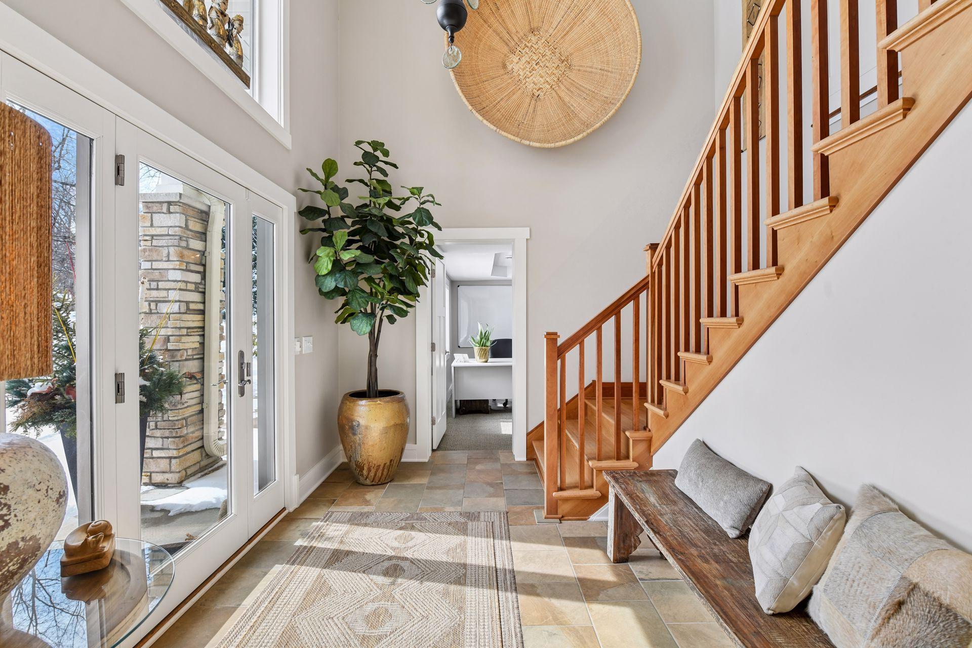 Stunning entry with vaulted ceilings