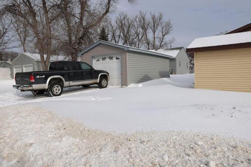 307 10 1/2 Street N, Wahpeton, ND 58075