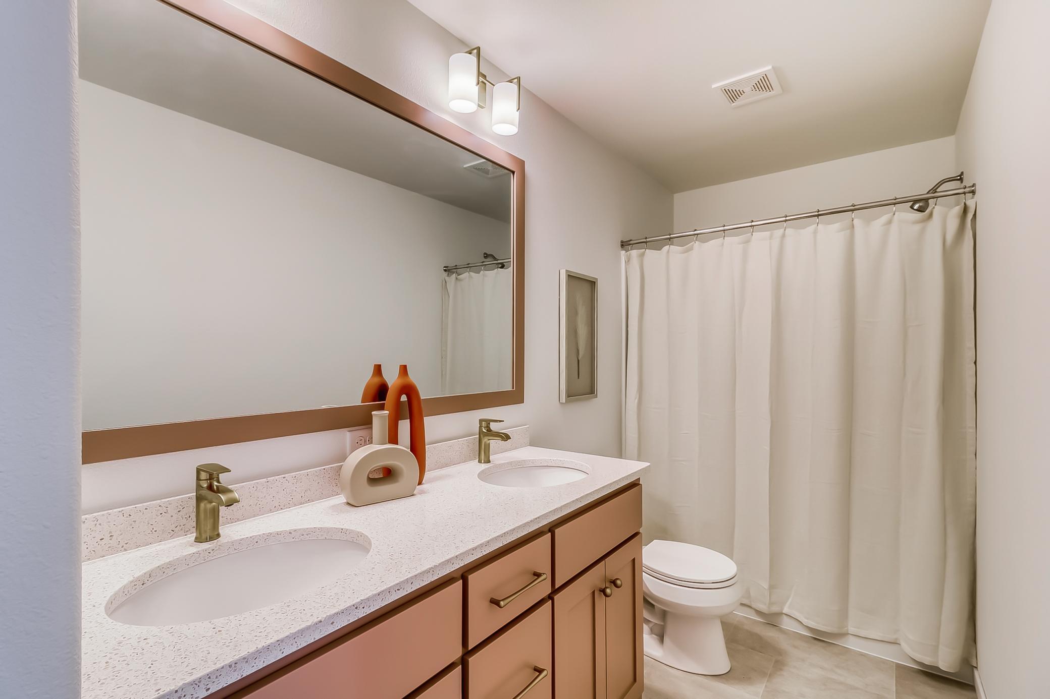 Master Bathroom1_1.jpg