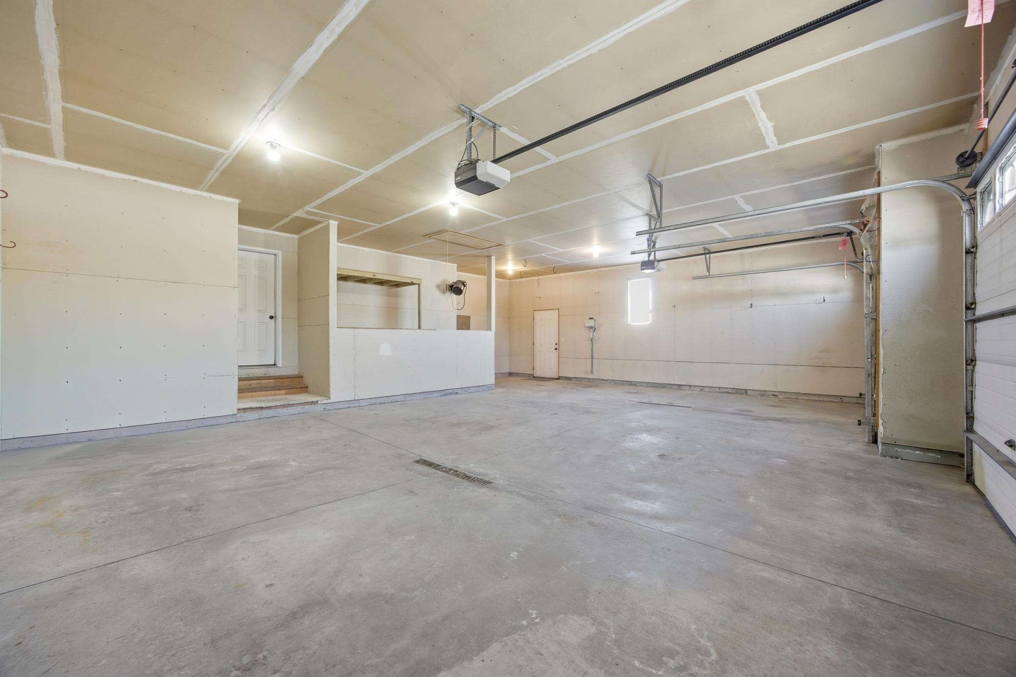 Spacious Heated Garage