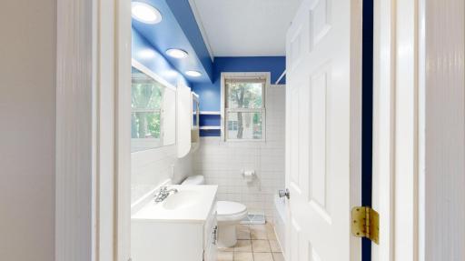 Untitled-Bathroom 1.jpg