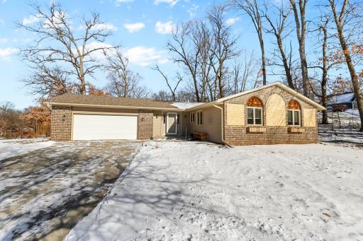 5885 Hidden Oaks Circle SE, Prior Lake, MN 55372