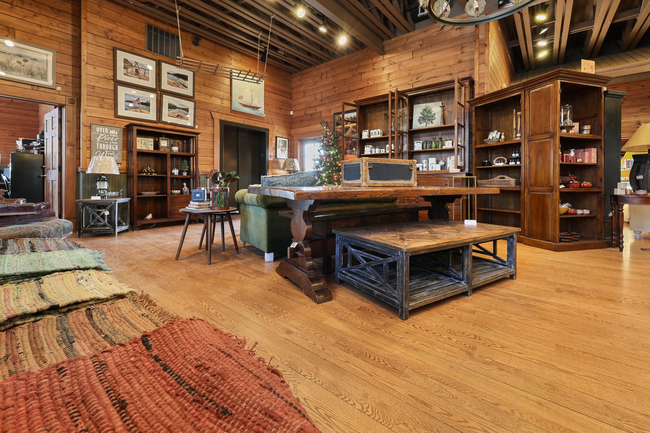 Welcome to 2nd floor, elevator in corner