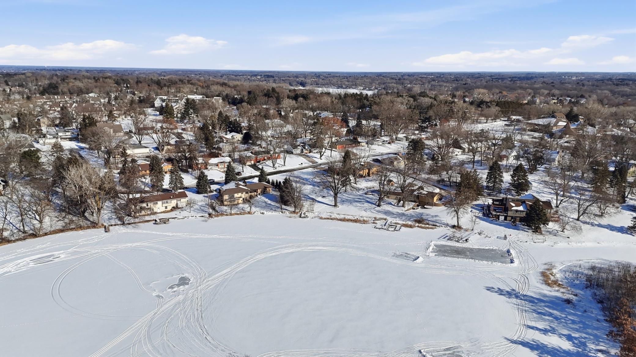 Year round lake enjoyment opportunity!